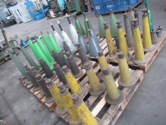 PIEDINI 支撑与找平柱