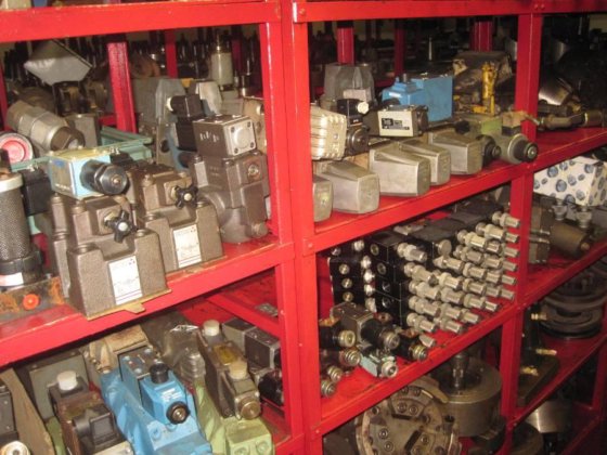 油圧シリンダ Pneumatic（空気圧）と油圧シリンダの異なるサイズ -