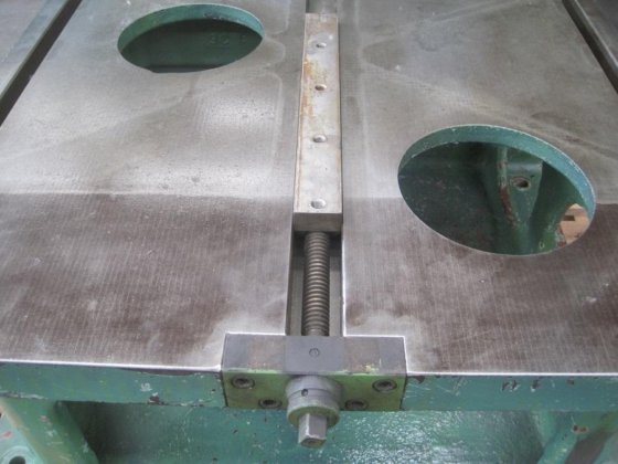 850x745 長方体形状のT形礦山