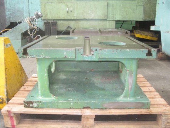 850x745 長方体形状のT形礦山