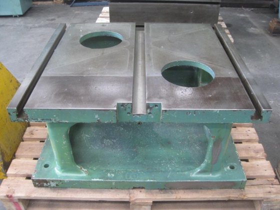 850x745 長方体形状のT形礦山