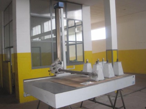 POLI P 2500 N 表面测量尺，带花岗岩工作台