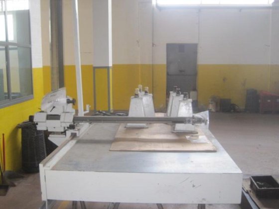 POLI P 2500 N 表面测量尺，带花岗岩工作台