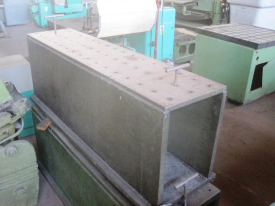 1700x400 平行六面体带网格