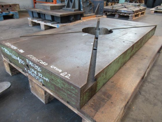 用于压床的平板台 T 槽表面板