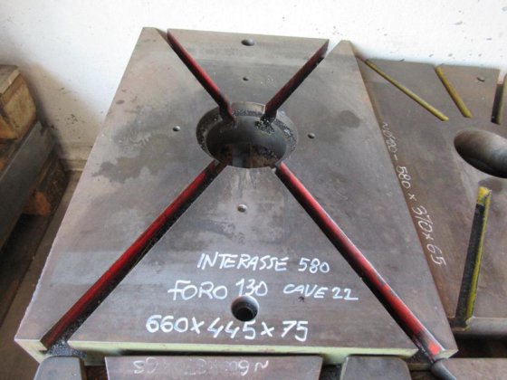 用于压床的平板台 T 槽表面板