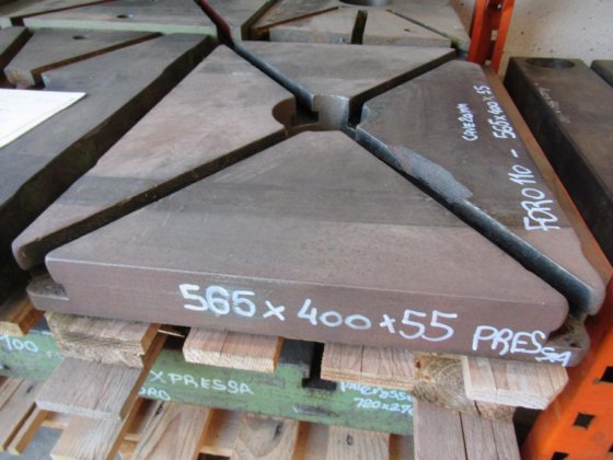 用于压床的平板台 T 槽表面板