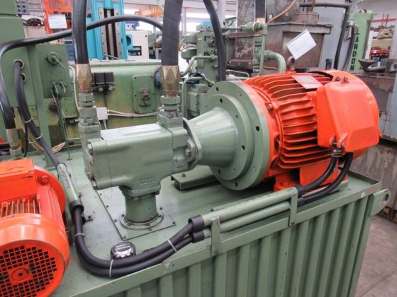 1981 VARINELLI BV-40/2000 内部拉削机