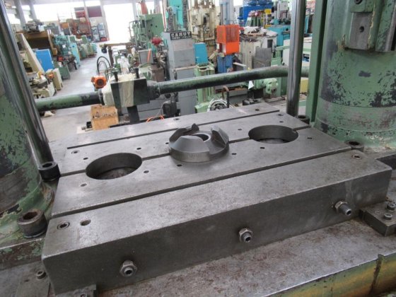 1981 VARINELLI BV-40/2000 内部拉削机