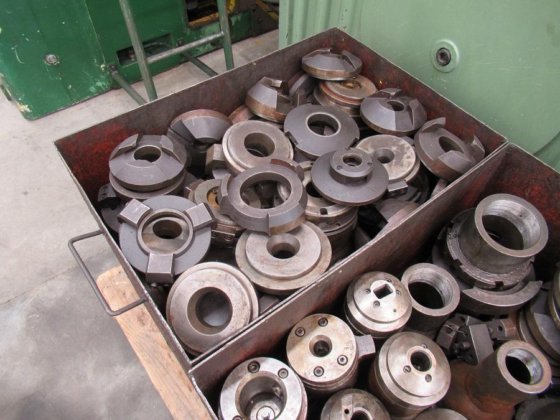 1981 VARINELLI BV-40/2000 内部拉削机