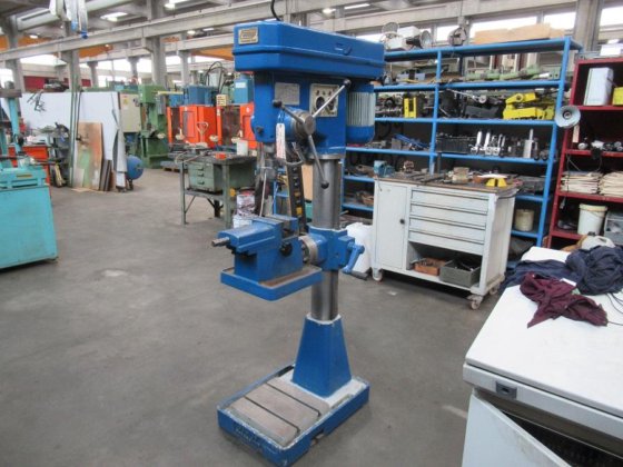 FAMUP RAG 30 列钻床