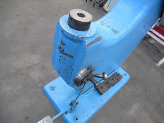 フェランド金属成形機