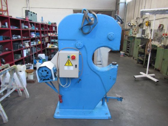 フェランド金属成形機