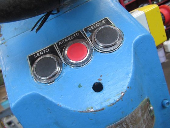 フェランド金属成形機