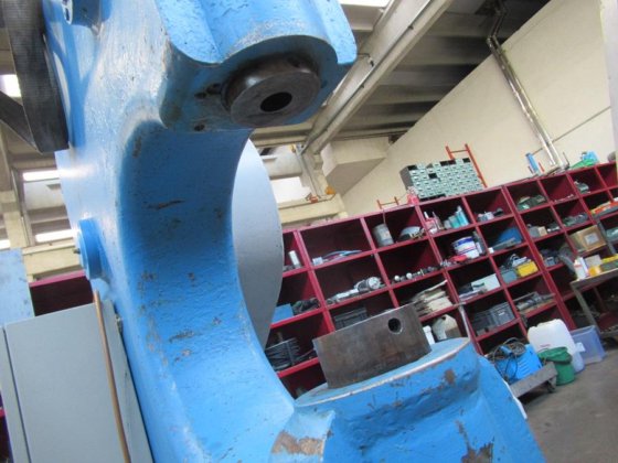 フェランド金属成形機