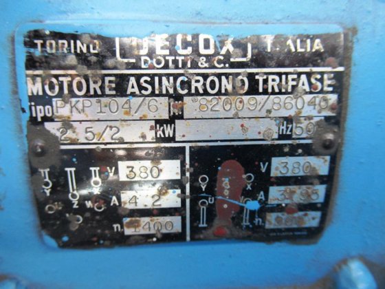 フェランド金属成形機