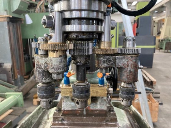 1975 VIGEL M65/T 回转工作台攻丝机