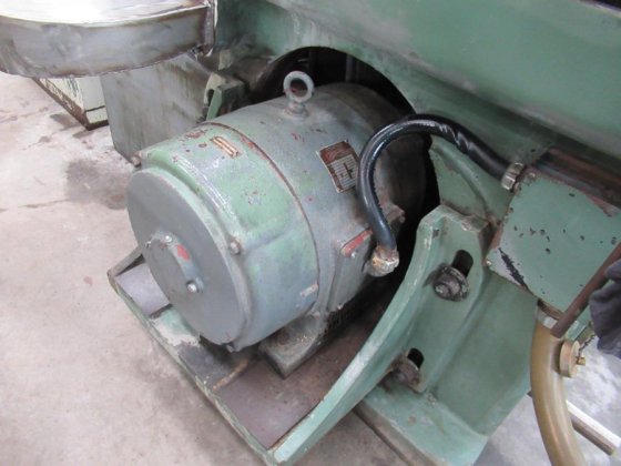 BSA 8号固定中心无心磨床