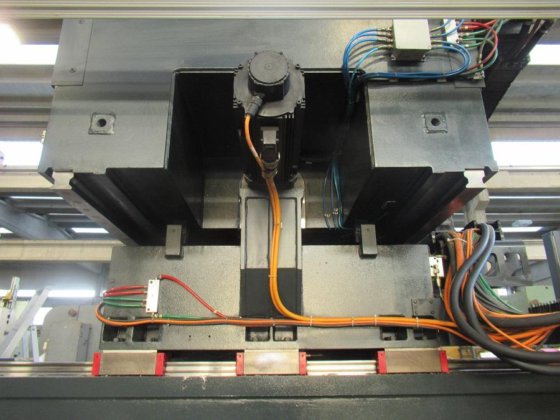 2002 FIDIA K 211/5 5轴立式加工中心