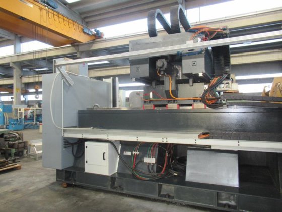 2002 FIDIA K 211/5 5轴立式加工中心