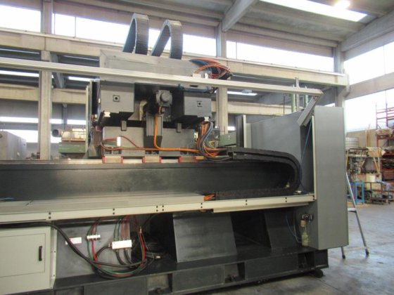 2002 FIDIA K 211/5 5轴立式加工中心