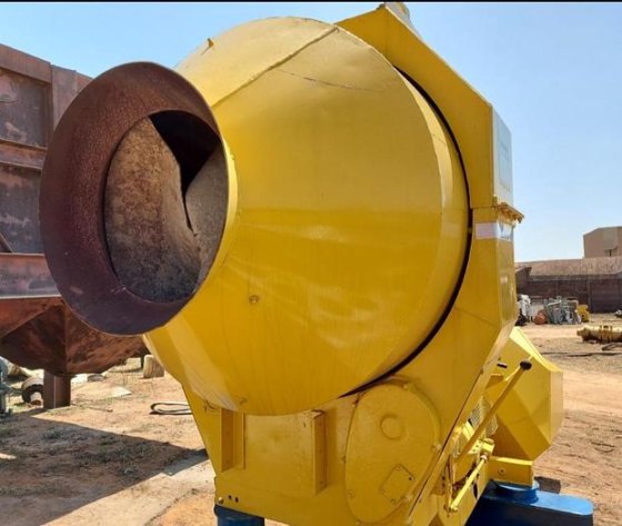 CONCRETE MIXER WITH HATZ ENGINE