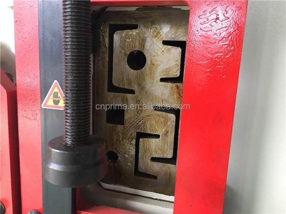 打铁工人 剪切和冲压打铁机