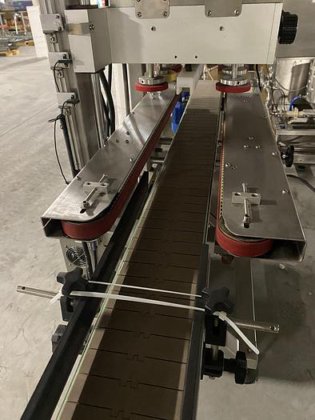 火烈鸟产品旋盖机