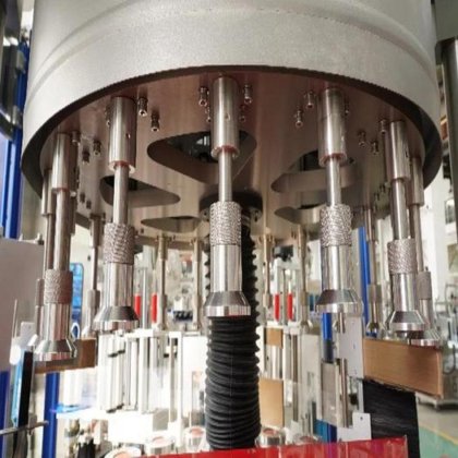 用于瓶子的高效三面旋转式贴标机 高速贴标机