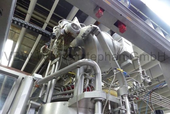 ボトル充填機とキャップ機