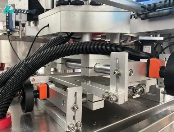 用于瓶子和产品的高速自动贴标机