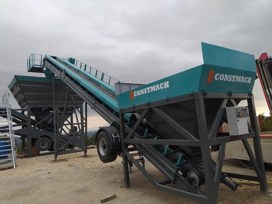 移动混凝土搅拌站预供料系统