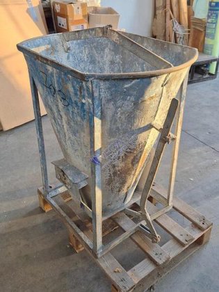 開口底部を備えた原材料用ホッパー