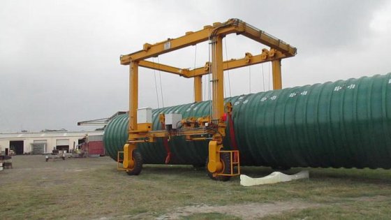 小型携帯用ガントリー クレーン 40Ton ゴム製タイヤ移動式タンクの持ち上がる