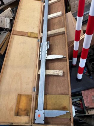 带容器盒的卡尺 2000 毫米