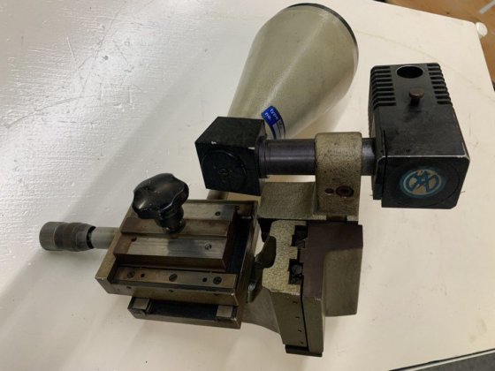 用于显微镜的三维支架 "Ewag