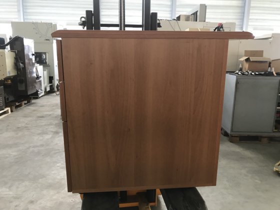 带 3 个抽屉的木柜 ""