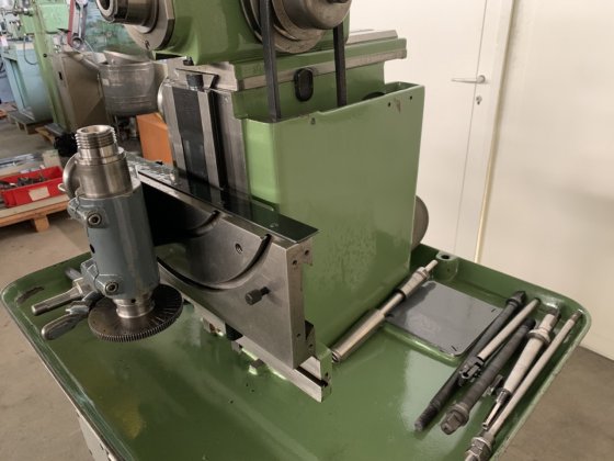 Schaublin" 12 型万能铣床