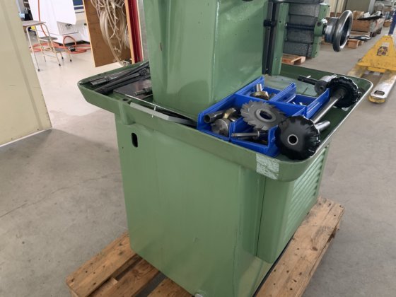 Schaublin" 12 型万能铣床