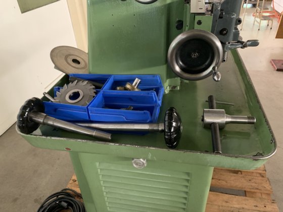 Schaublin" 12 型万能铣床