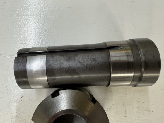 スピンドルリデューシングスリーブ "トルノス"