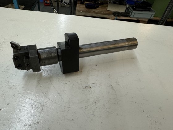 反向操作刀架 "TORNOS