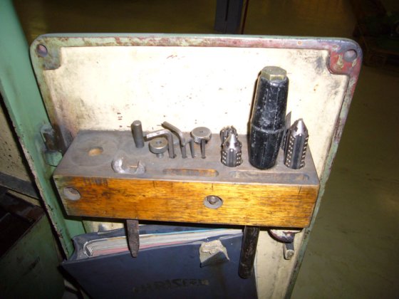 2-32 型 "克里斯顿 "钻头磨床