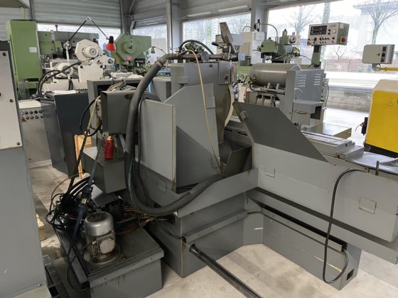 円筒研削盤「ケレンベルガー」R175x1000型