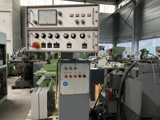 円筒研削盤「ケレンベルガー」R175x1000型