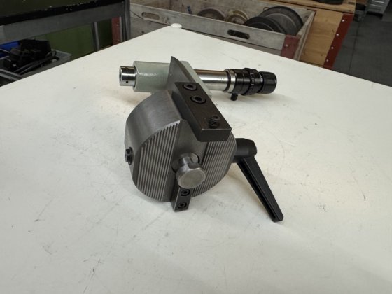 带支架的 180 型 "Schaublin "定心显微镜