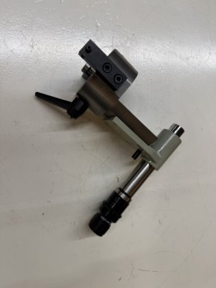 带支架的 180 型 "Schaublin "定心显微镜