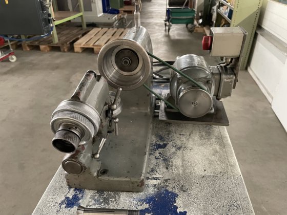 AFFUTEUSE D’OUTILS “DECKEL” TYPE SON