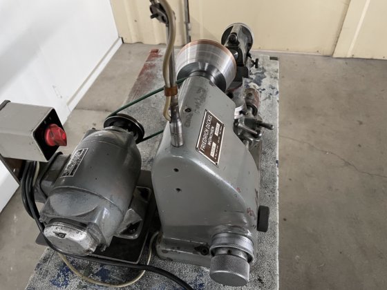 AFFUTEUSE D’OUTILS “DECKEL” TYPE SON