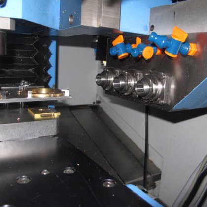 マシニングセンター "アルマック "タイプCU-1005